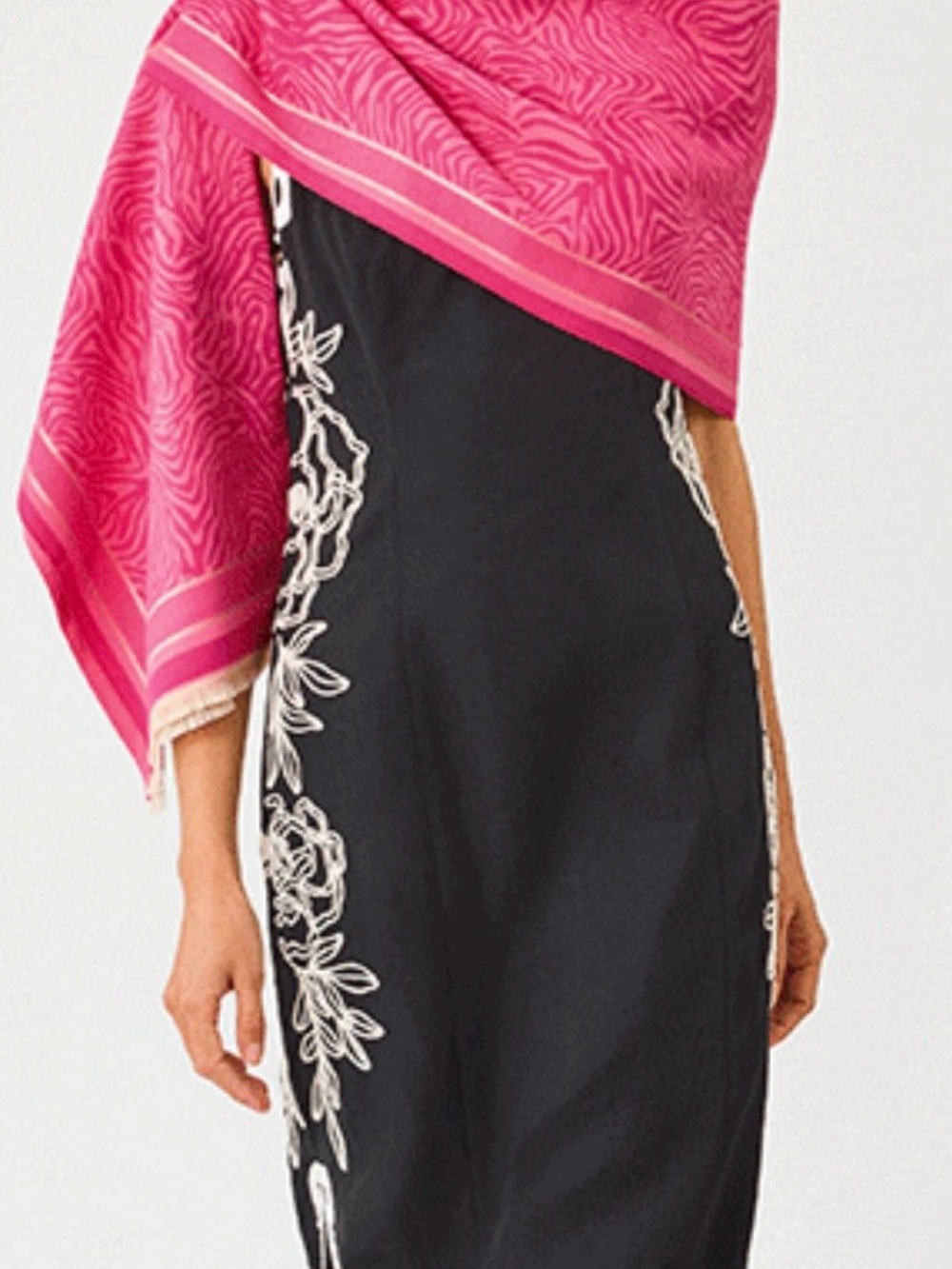 NWT Brand new line Lilly Pulitzer pink and gold jacquard wrap! Animal print - Picture 4 of 6